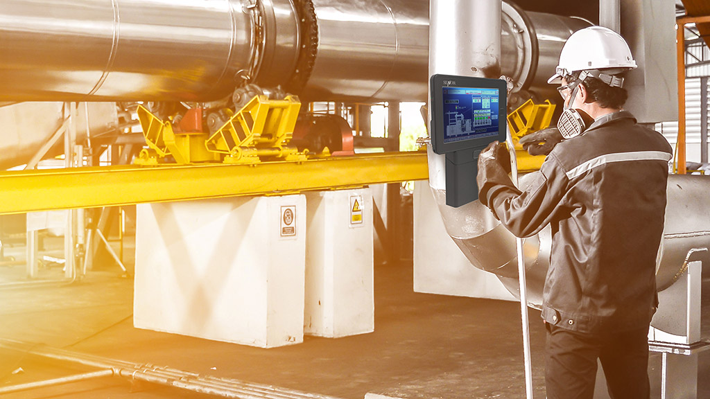 A technician controls the process in a factory through a SENOR tablet POS.